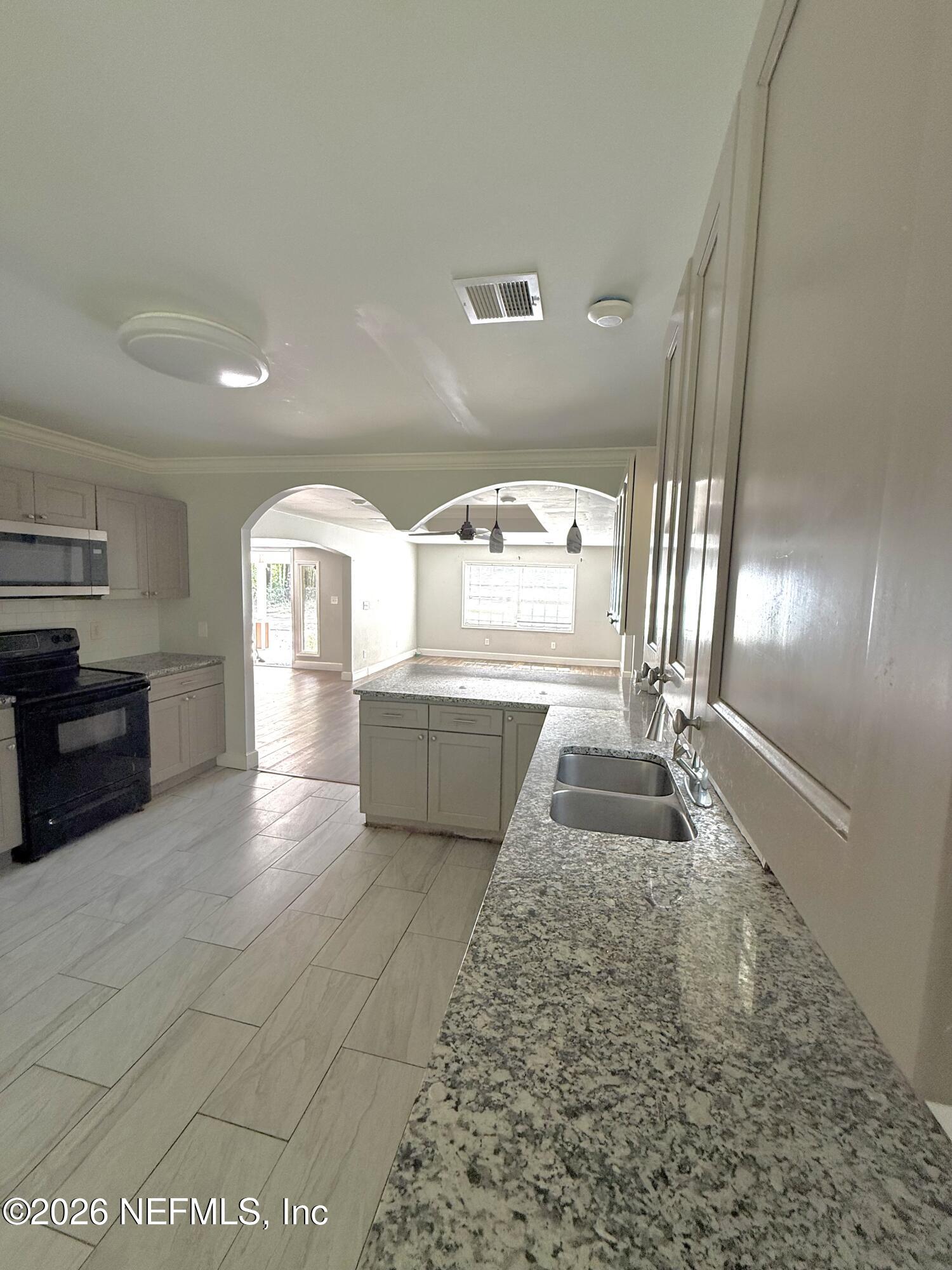 10565 Bessent Road North Jacksonville, FL 32218 - Photo 5 of 16 Kitchen
