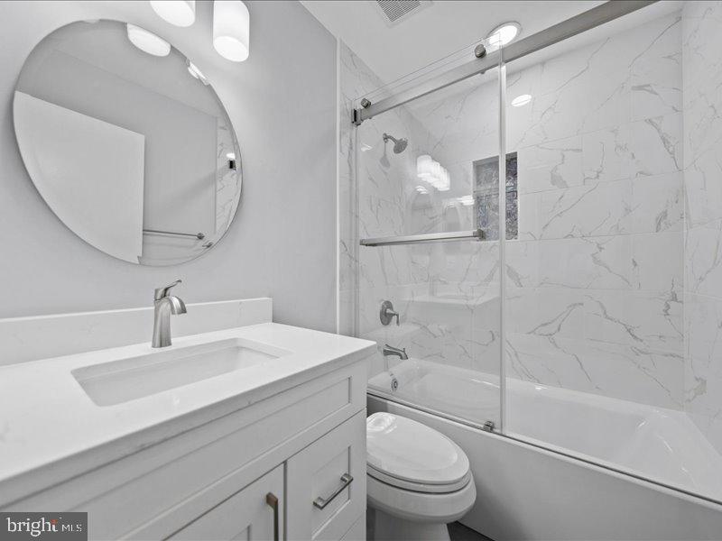1428 Yellowwood Court Reston, VA 20190 - Photo 22 of 30 Upper Level Hall Bath