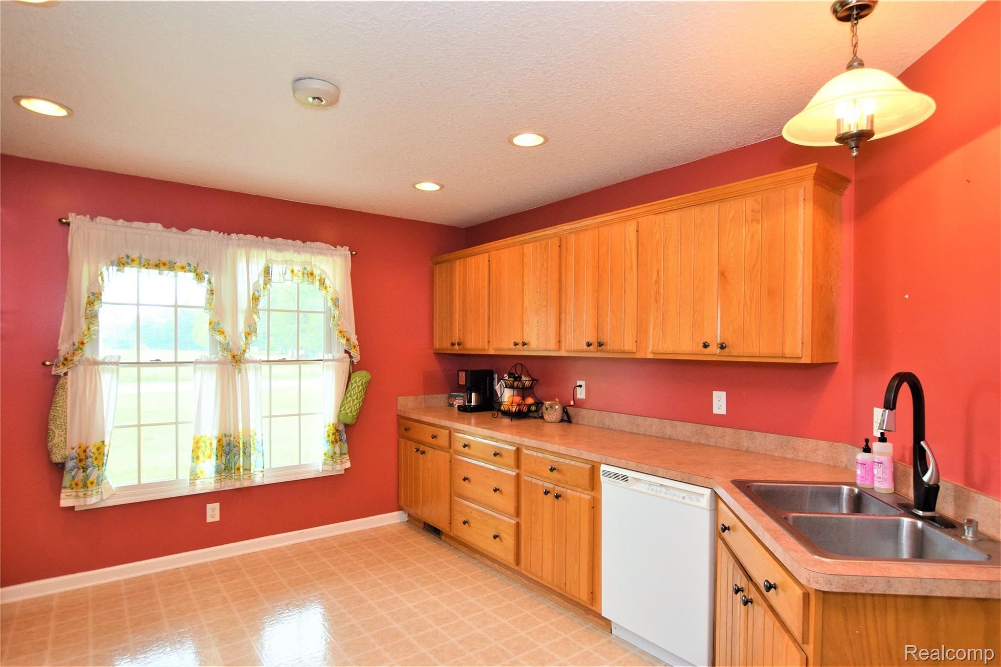 9901 Marshall Road Birch Run, MI 48415 - Photo 12 of 35 DSC_0011 (2).JPG