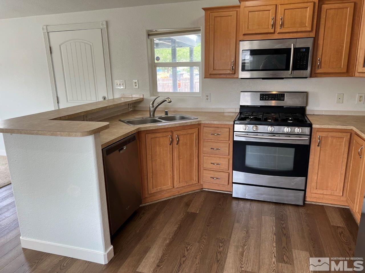 463 Compton Street Reno, NV 89506 - Photo 4 of 26 Photo 4