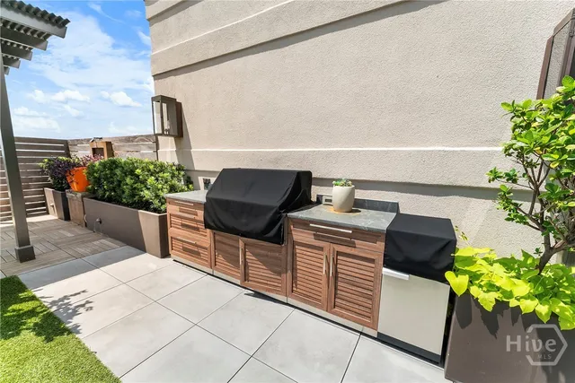 $3,950,000 | 300 Bull Street, Unit 704, Savannah, GA 31401