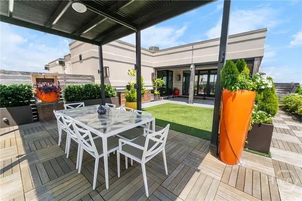 $3,500,000 | 300 Bull Street, Unit 704, Savannah, GA 31401