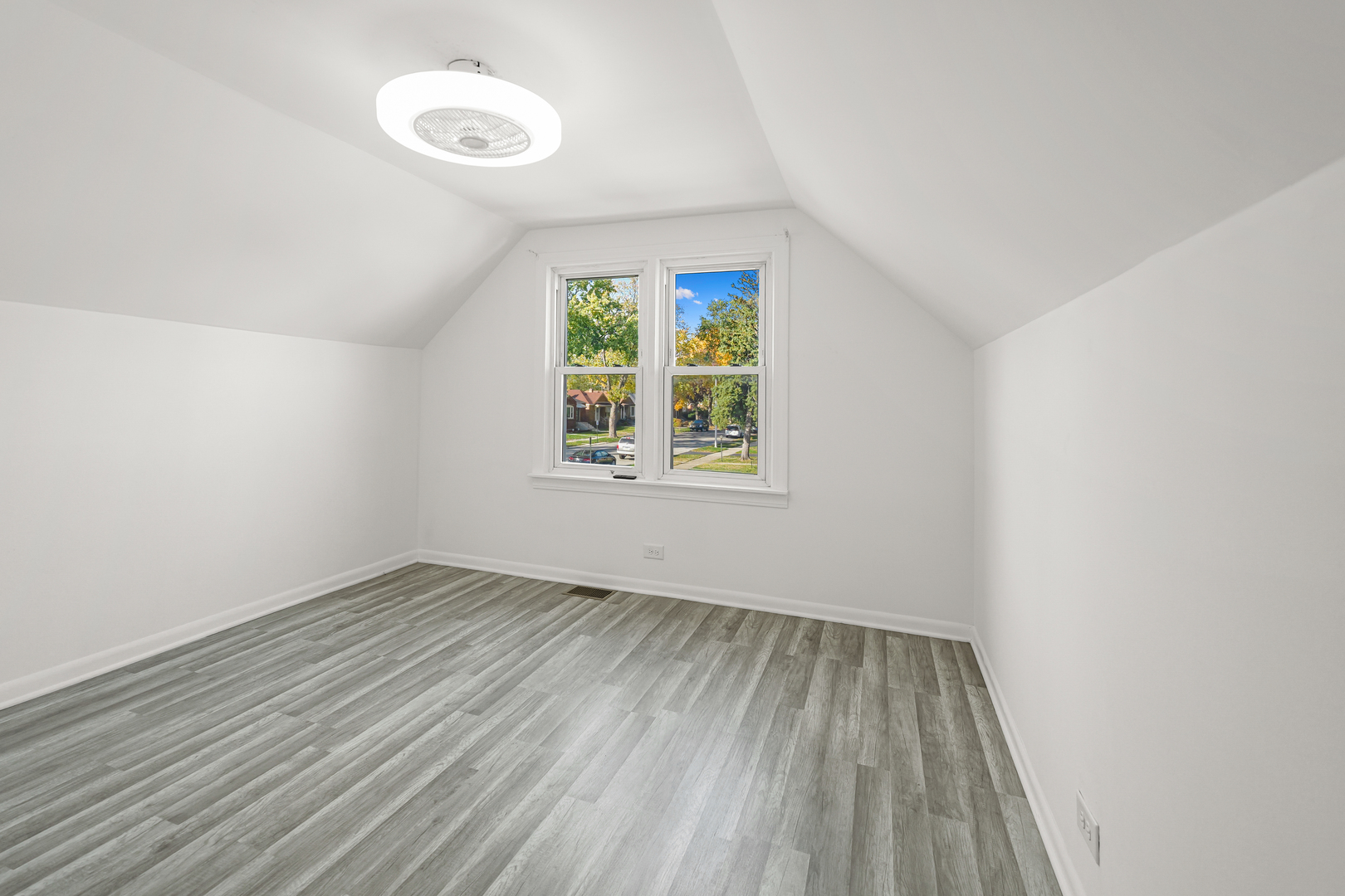 14301 Parnell Avenue Harvey, IL 60426 - Photo 10 of 17 an empty room with a window