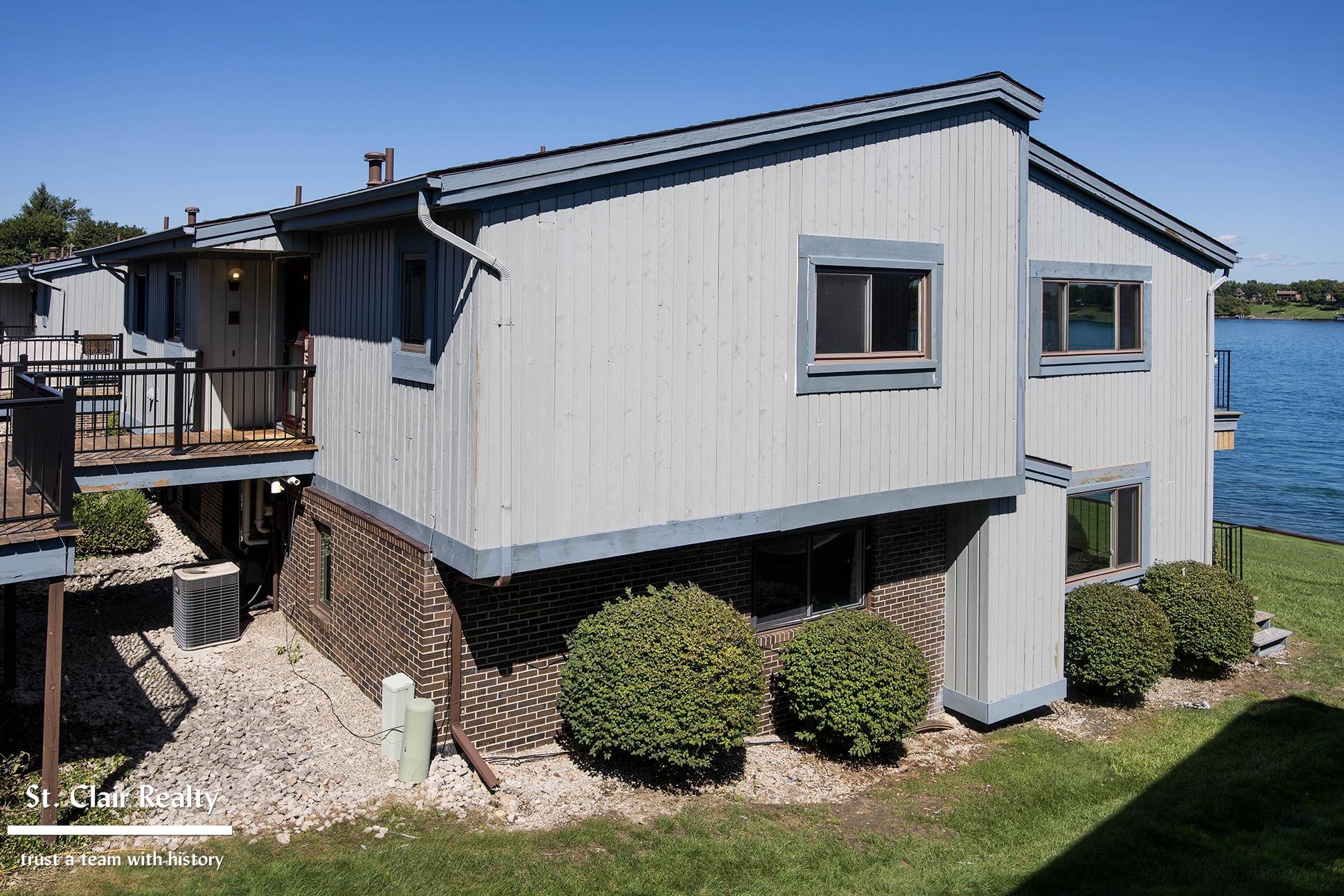 1715 North River Road St. Clair, MI 48079 - Photo 1 of 40 50221279-afc6528d-198a-4ec0-90df-6a2036936b3a.JPG
