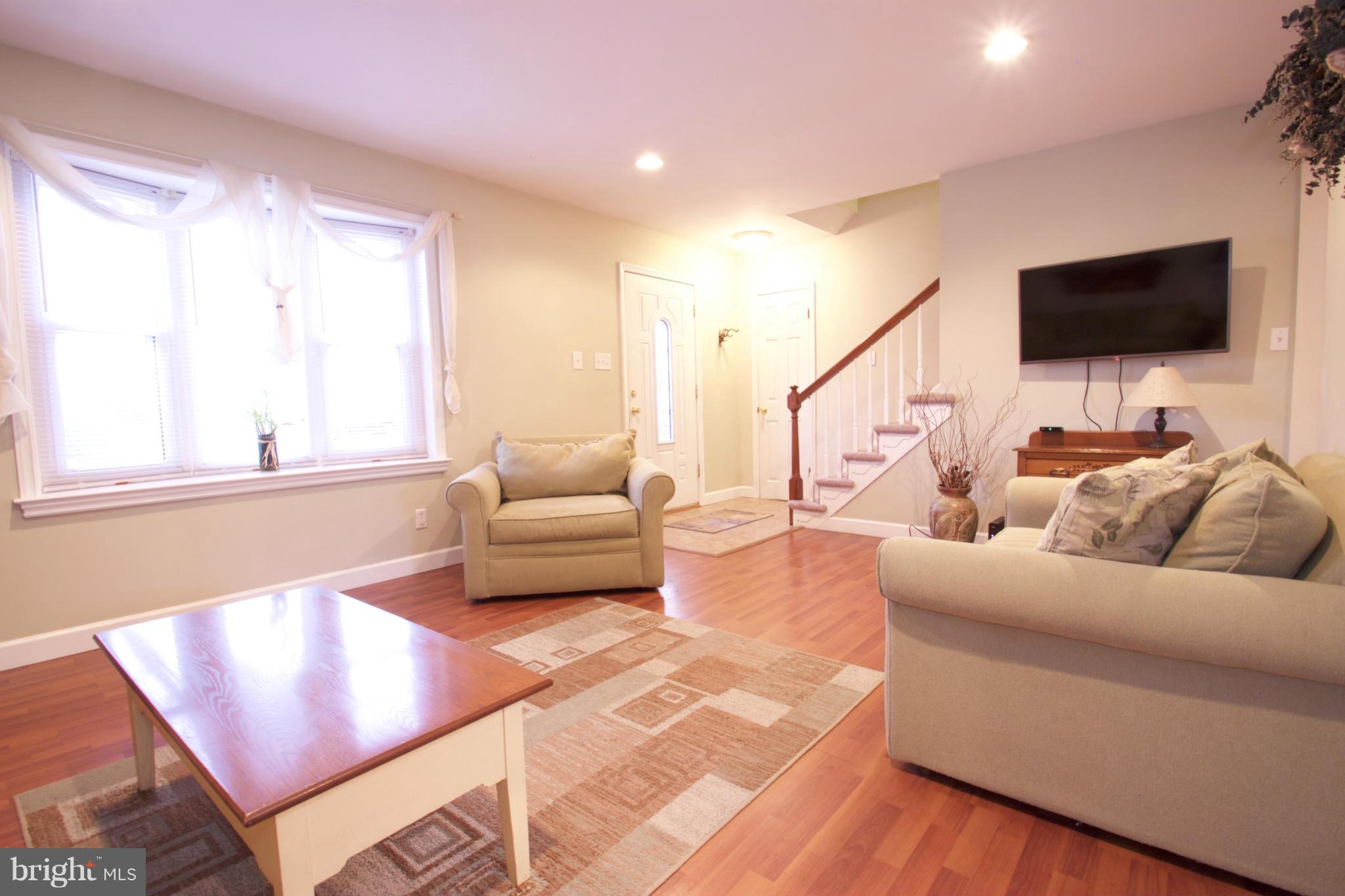 642 Uniontown Road Westminster, MD 21158 - Photo 8 of 25 Living Room