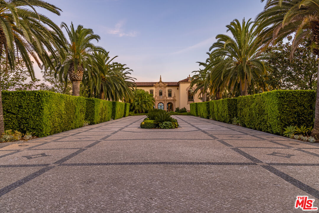 11201 Chalon Road Los Angeles, CA 90077 - Photo 4 of 65
