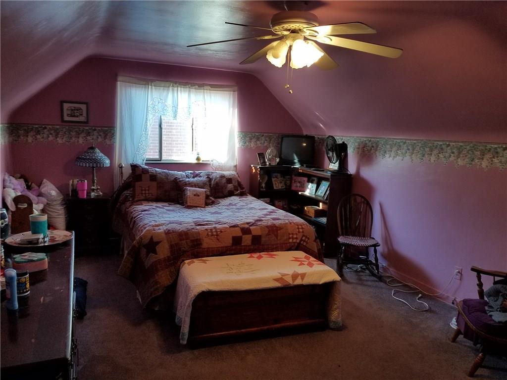 2040 Rockfield Road Pittsburgh, PA 15243 - Photo 6 of 10 Master bedroom is exceptionally spacious with plenty of storage