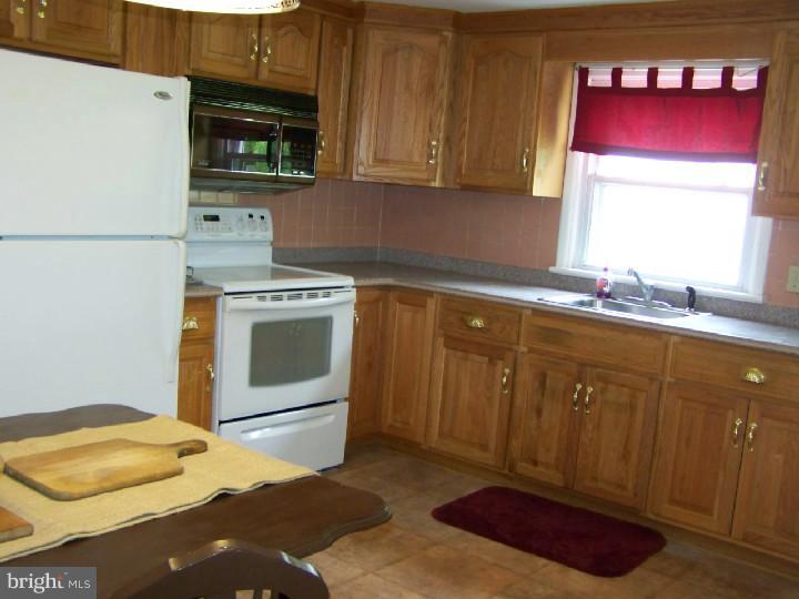 611 Cowpath Road Hatfield, PA 19440 - Photo 3 of 14 Kitchen