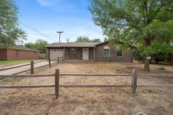 $169,900 | 222 Northwest 11th Street, Dimmitt, TX 79027
