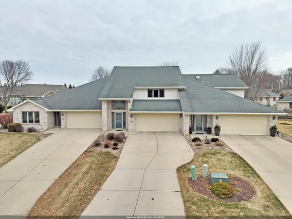 $419,900 | 1064 Coronado Court, Hobart, WI 54155