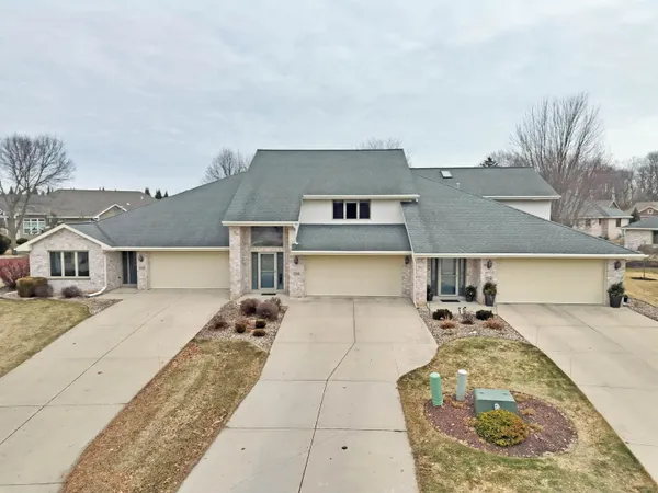 $419,900 | 1064 Coronado Court, Hobart, WI 54155
