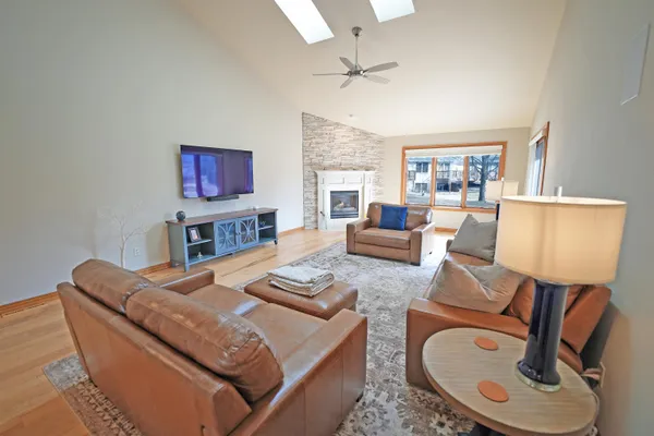 $419,900 | 1064 Coronado Court, Hobart, WI 54155