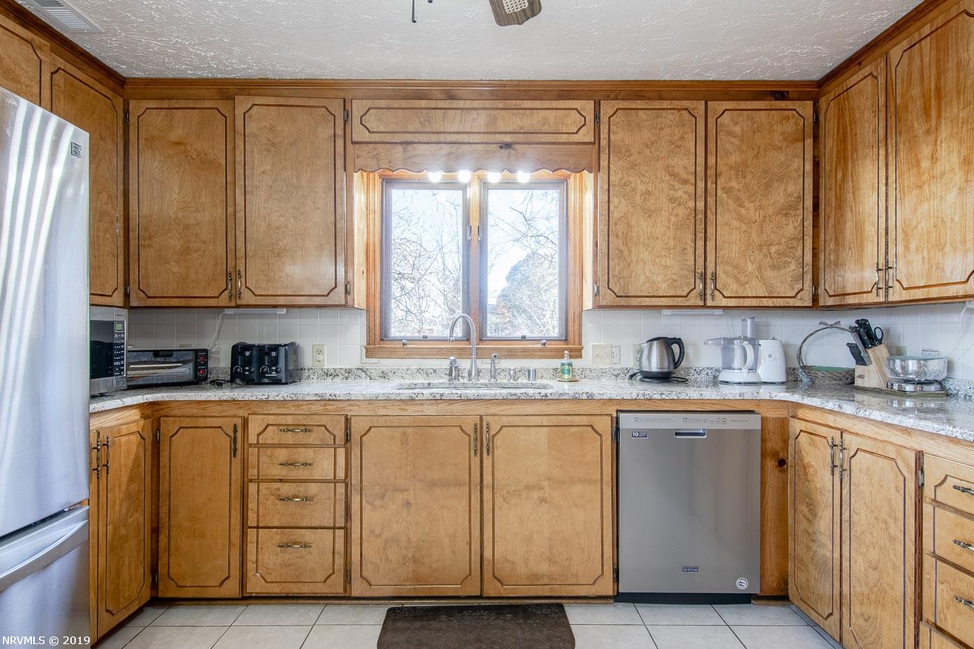 1412 Bishop Road Blacksburg, VA 24060 - Photo 13 of 53 Gallery Image 13