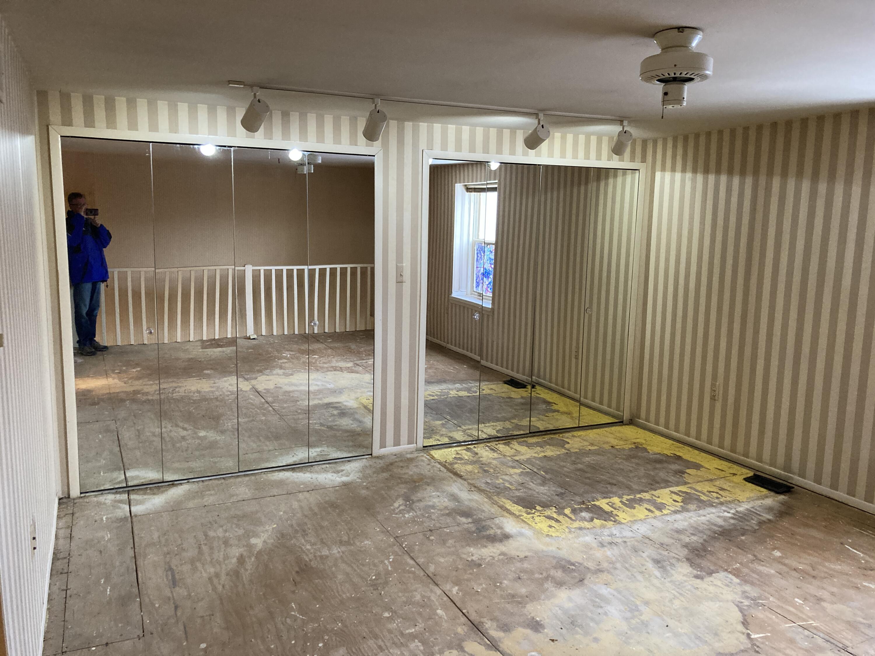 5065 Crooks Road, Unit 49 Royal Oak, MI 48073 - Photo 13 of 22 IMG_6428