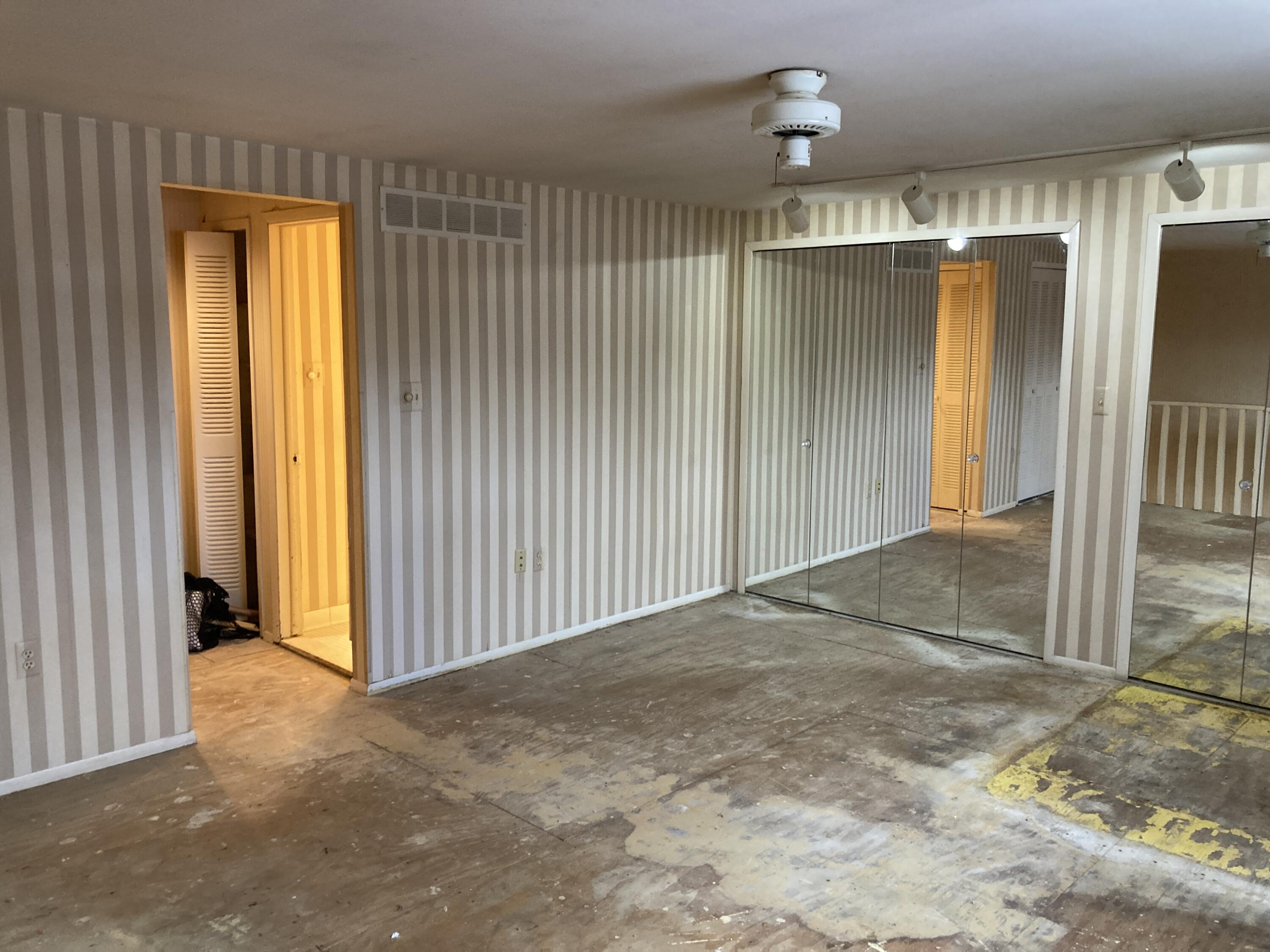 5065 Crooks Road, Unit 49 Royal Oak, MI 48073 - Photo 16 of 22 IMG_6431