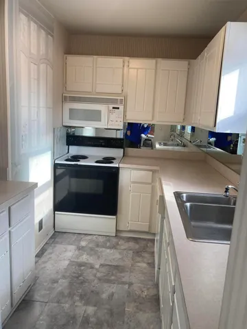 $135,000 | 5065 Crooks Road, Unit 49, Royal Oak, MI 48073