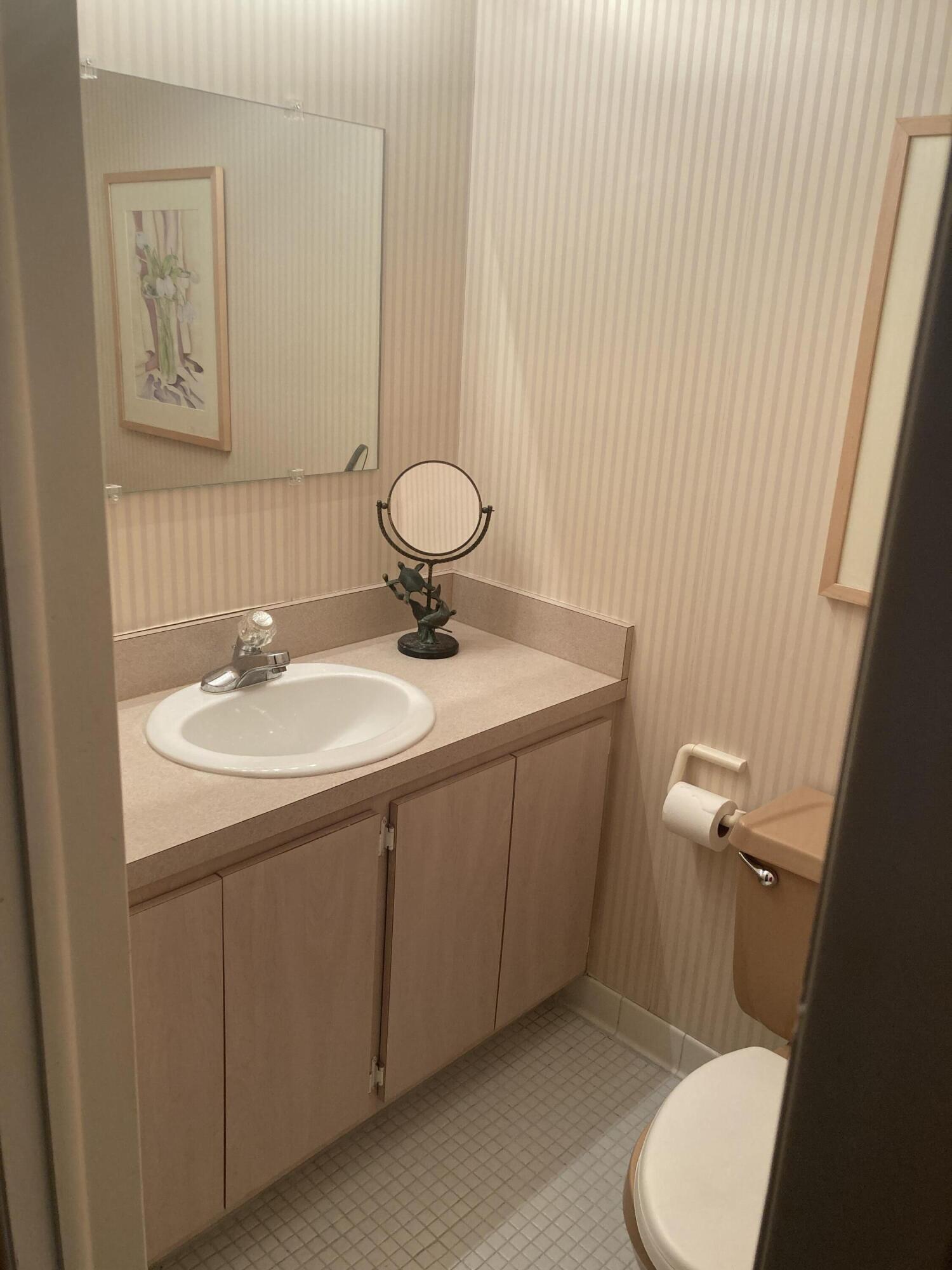 5065 Crooks Road, Unit 49 Royal Oak, MI 48073 - Photo 5 of 22 IMG_6353