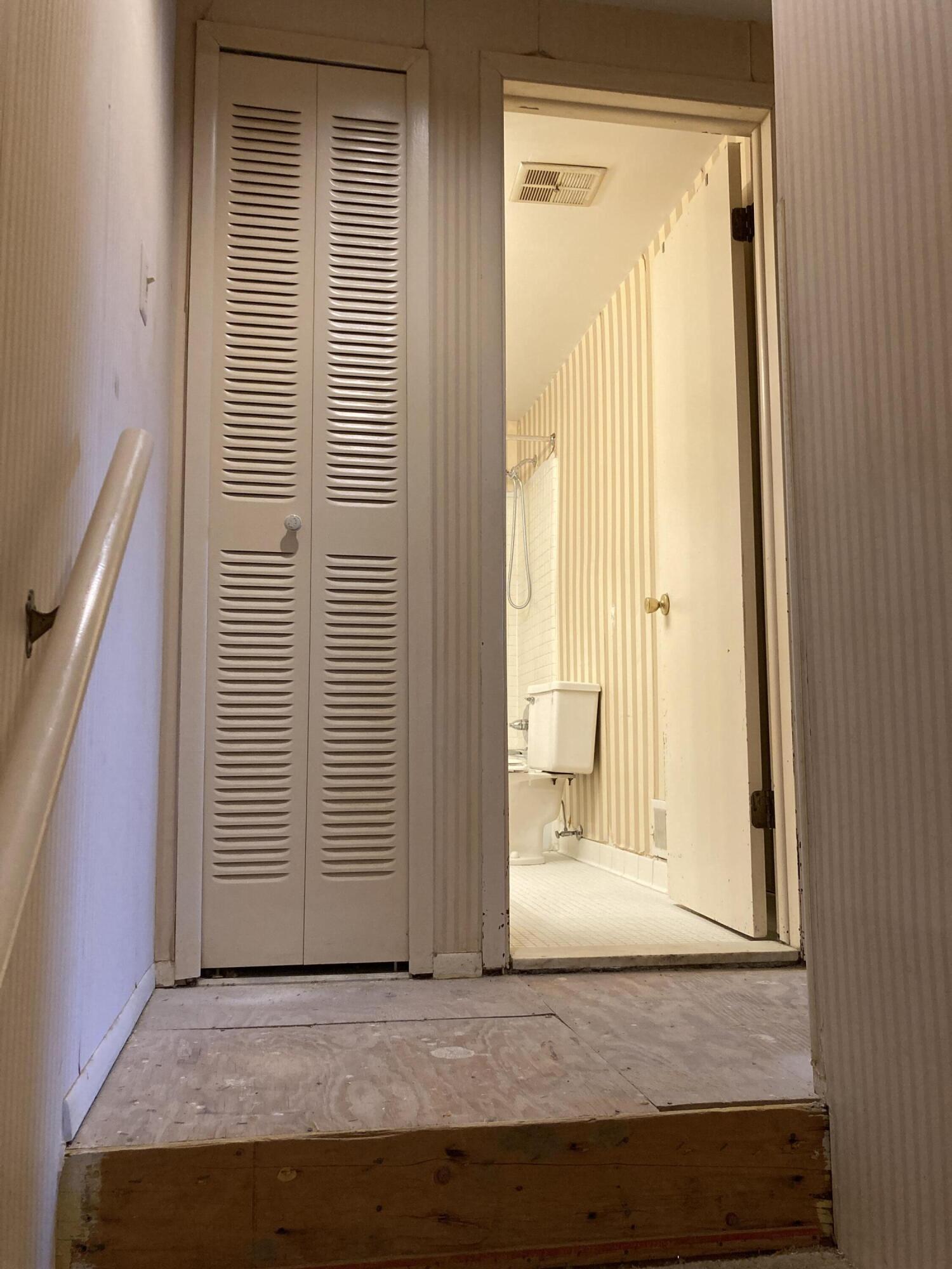 5065 Crooks Road, Unit 49 Royal Oak, MI 48073 - Photo 8 of 22 IMG_6434