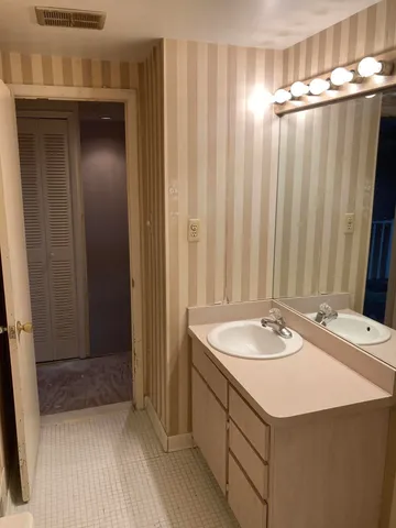 $135,000 | 5065 Crooks Road, Unit 49, Royal Oak, MI 48073