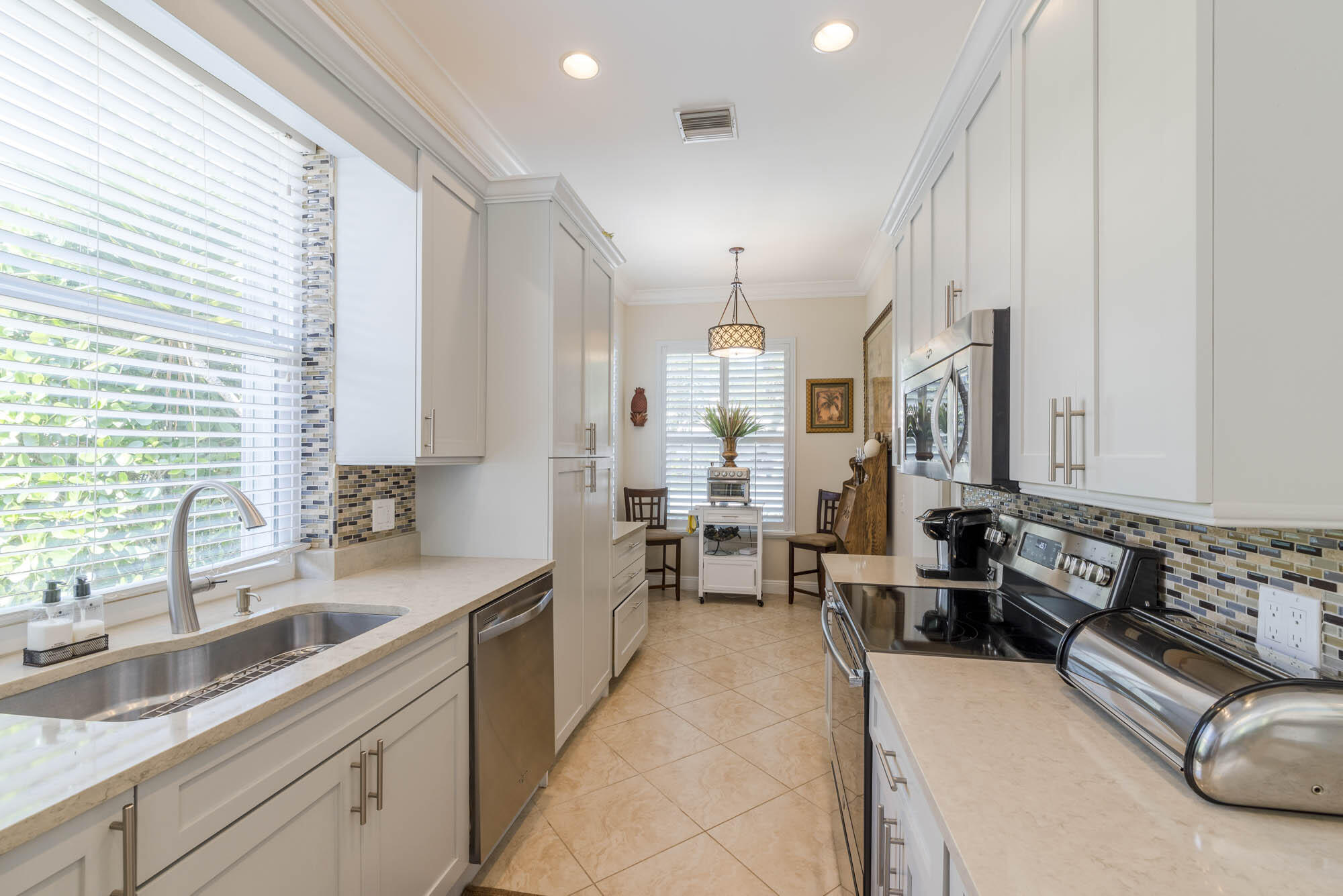202 Hampton Circle Jupiter, FL 33458 - Photo 12 of 29 012