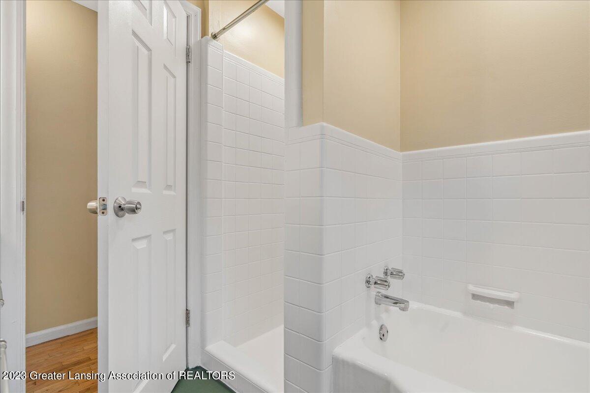 2808 Arlington Road Lansing, MI 48906 - Photo 19 of 31 19-Media Jett-19
