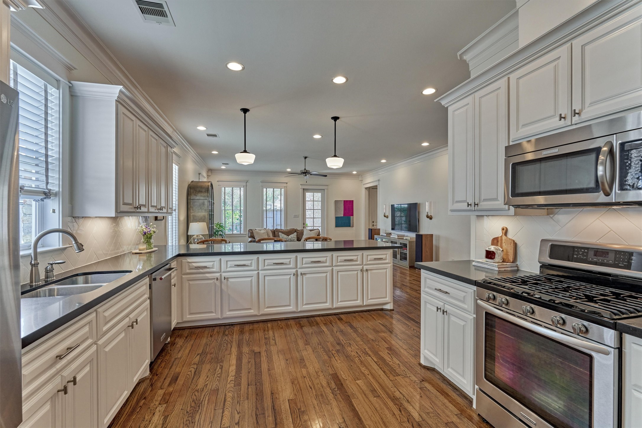 7 Bowers Pine Court Spring, TX 77389 - Photo 10 of 37