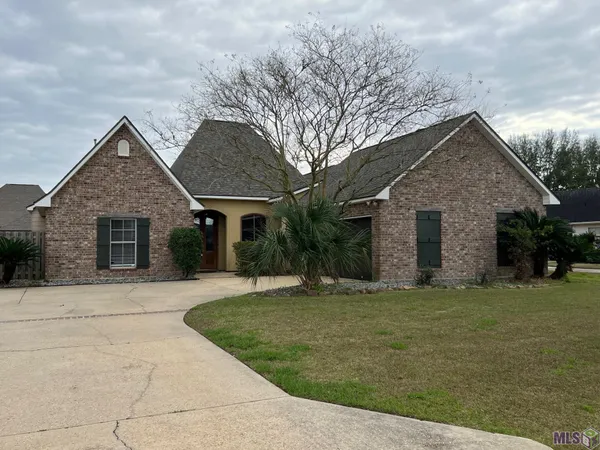 $2,300 | 6400 Pelican Crossing Drive, Gonzales, LA 70737