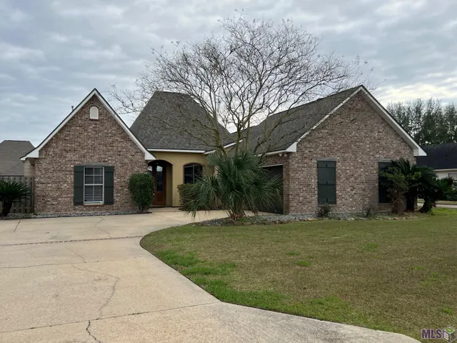 $2,300 | 6400 Pelican Crossing Drive, Gonzales, LA 70737