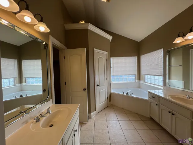 $2,300 | 6400 Pelican Crossing Drive, Gonzales, LA 70737