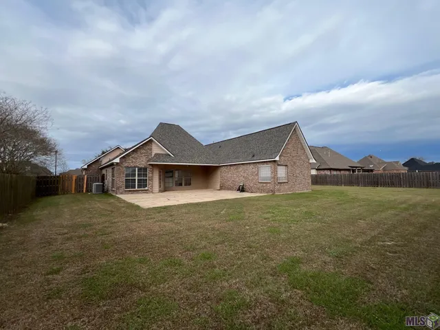 $2,300 | 6400 Pelican Crossing Drive, Gonzales, LA 70737