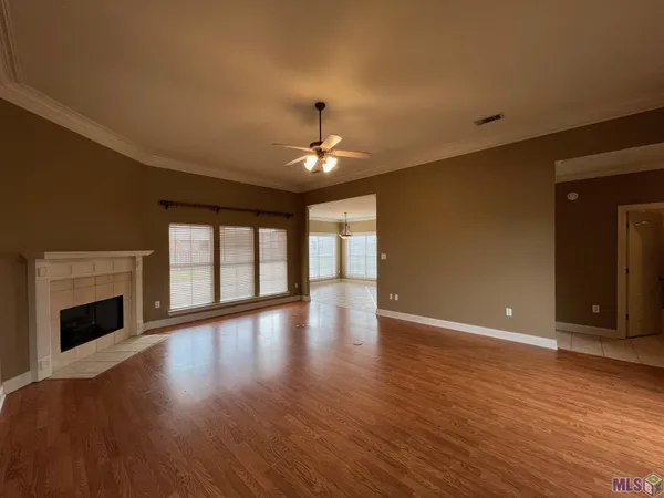 $2,300 | 6400 Pelican Crossing Drive, Gonzales, LA 70737