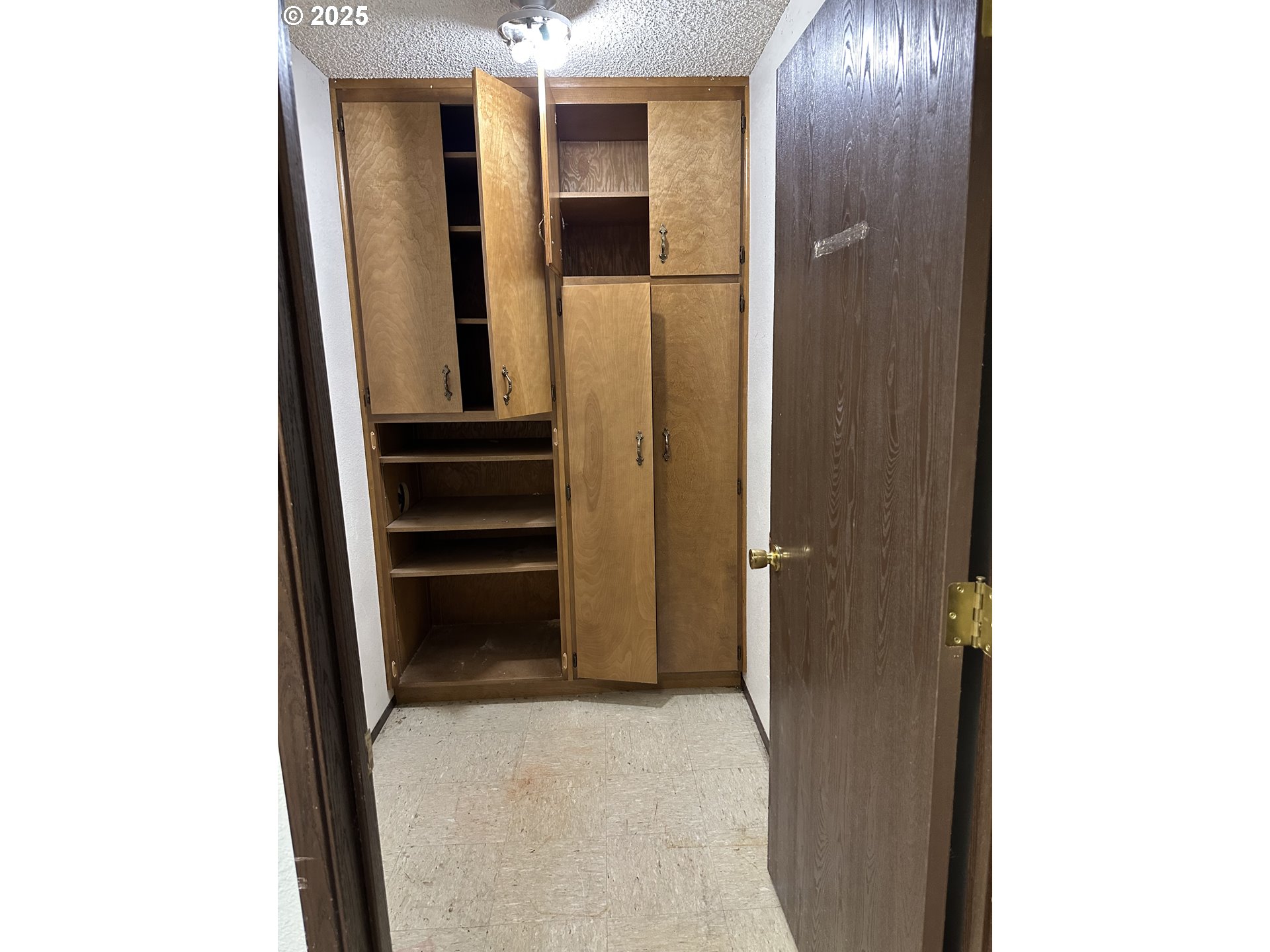 46576 Mission Road Pendleton, OR 97801 - Photo 21 of 31 a view of walk in closet with cabinet