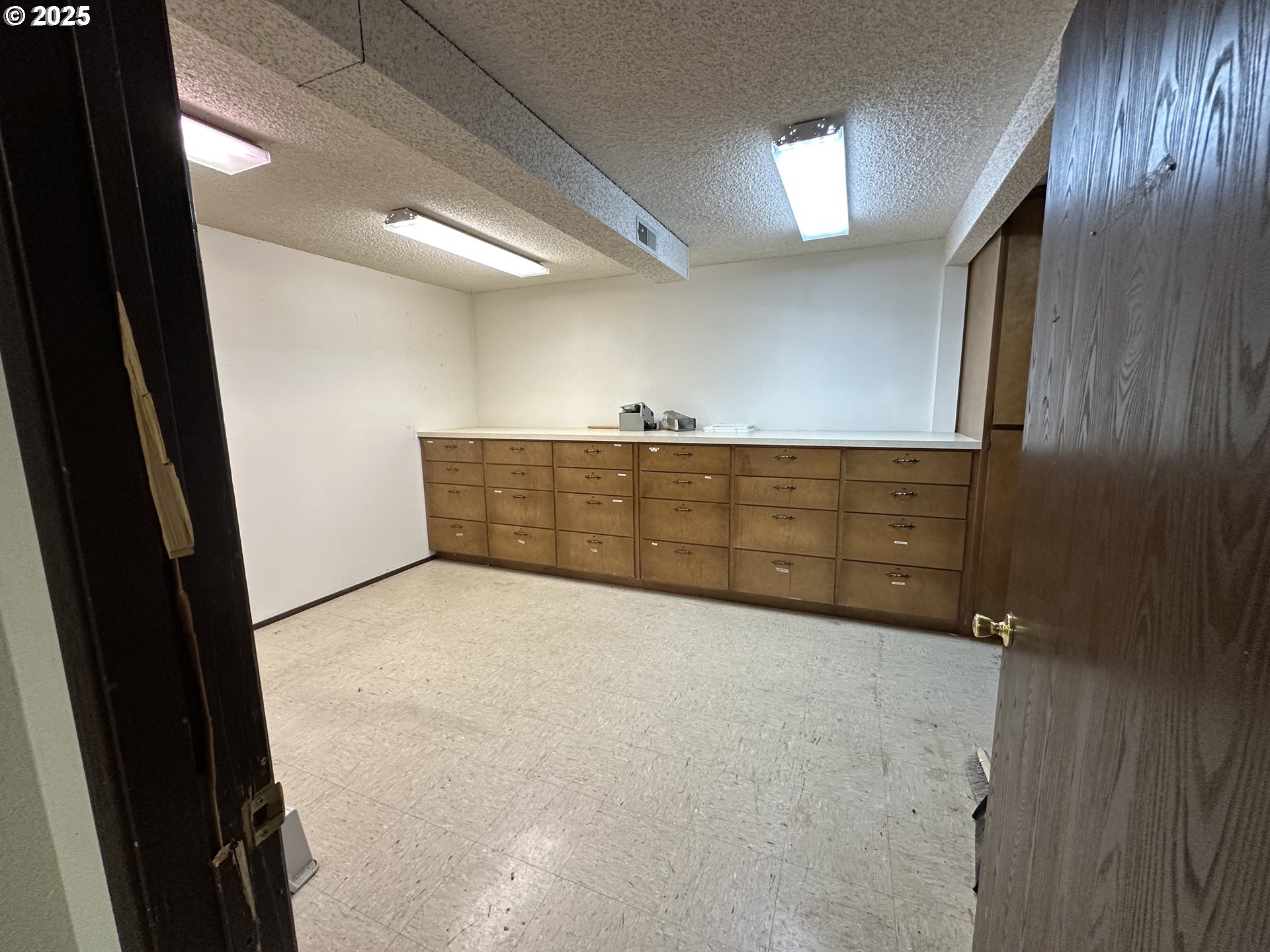 46576 Mission Road Pendleton, OR 97801 - Photo 22 of 31 a view of an empty room