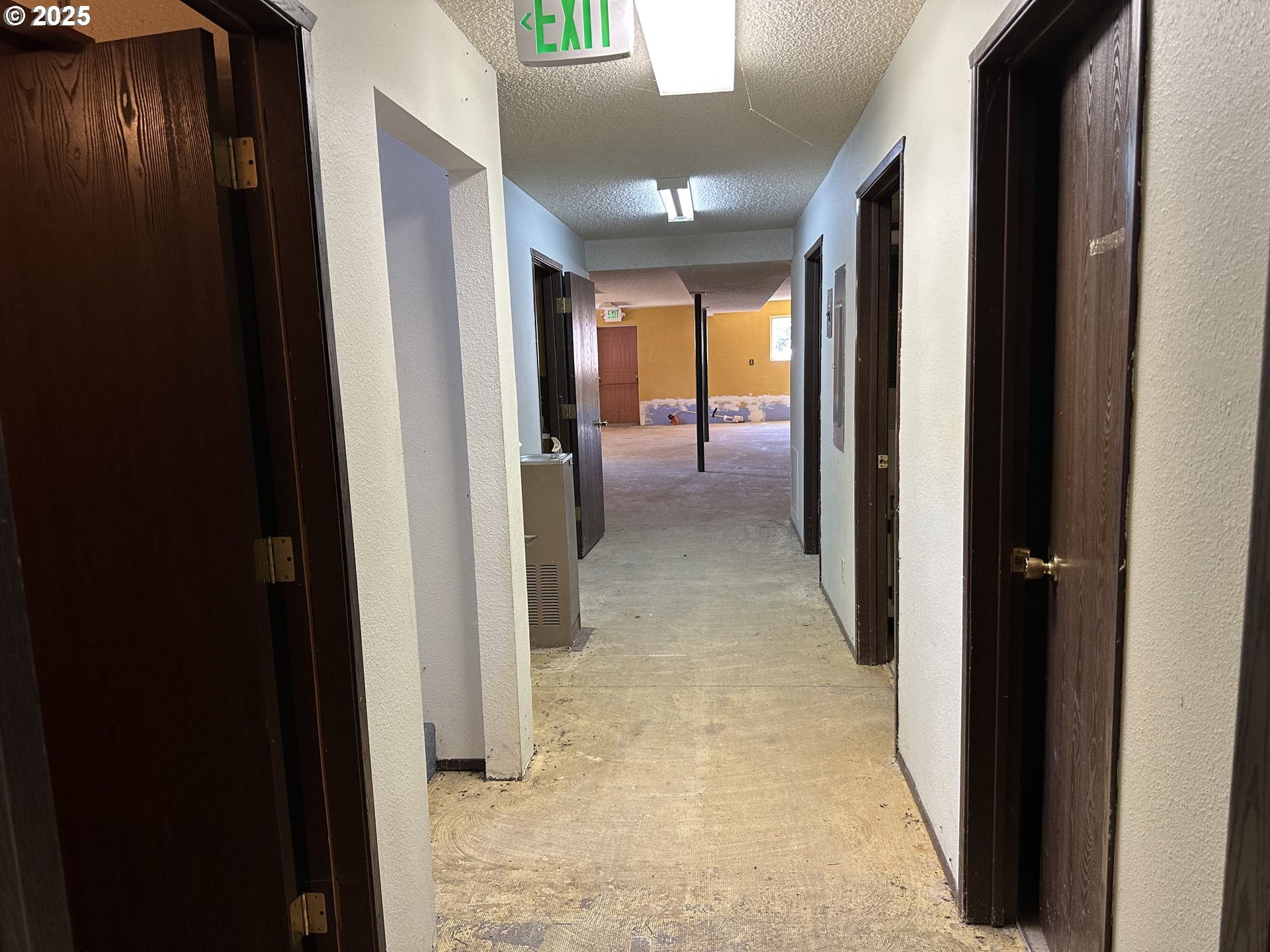 46576 Mission Road Pendleton, OR 97801 - Photo 25 of 31 a view of hallway with closet
