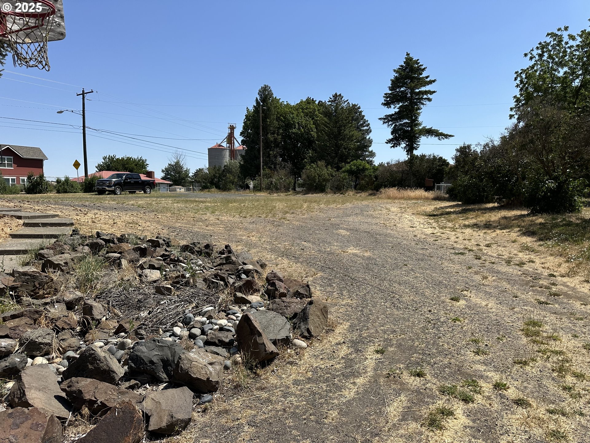46576 Mission Road Pendleton, OR 97801 - Photo 31 of 31 a view of road with trees