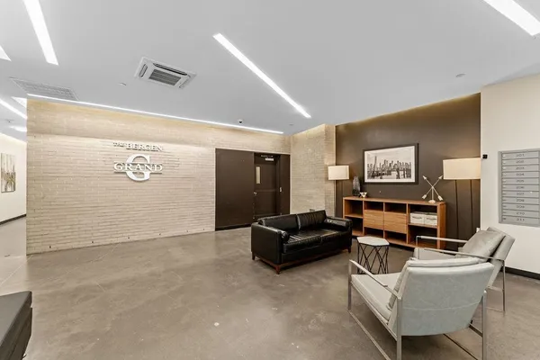 $2,400 | 429 Bergen Avenue, Unit 311, Jersey City, NJ 07304