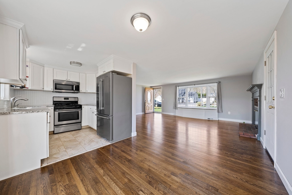 42 Colburne Path Yarmouth, MA 02673 - Photo 9 of 38 Gallery Image 9