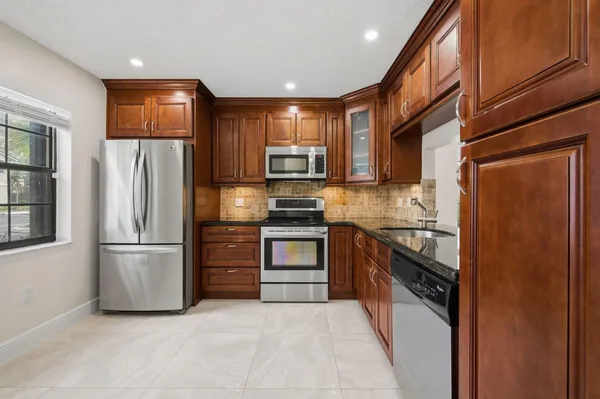 $2,850 | 454 Westree Lane, Plantation, FL 33324