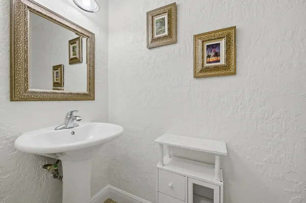 $2,850 | 454 Westree Lane, Plantation, FL 33324