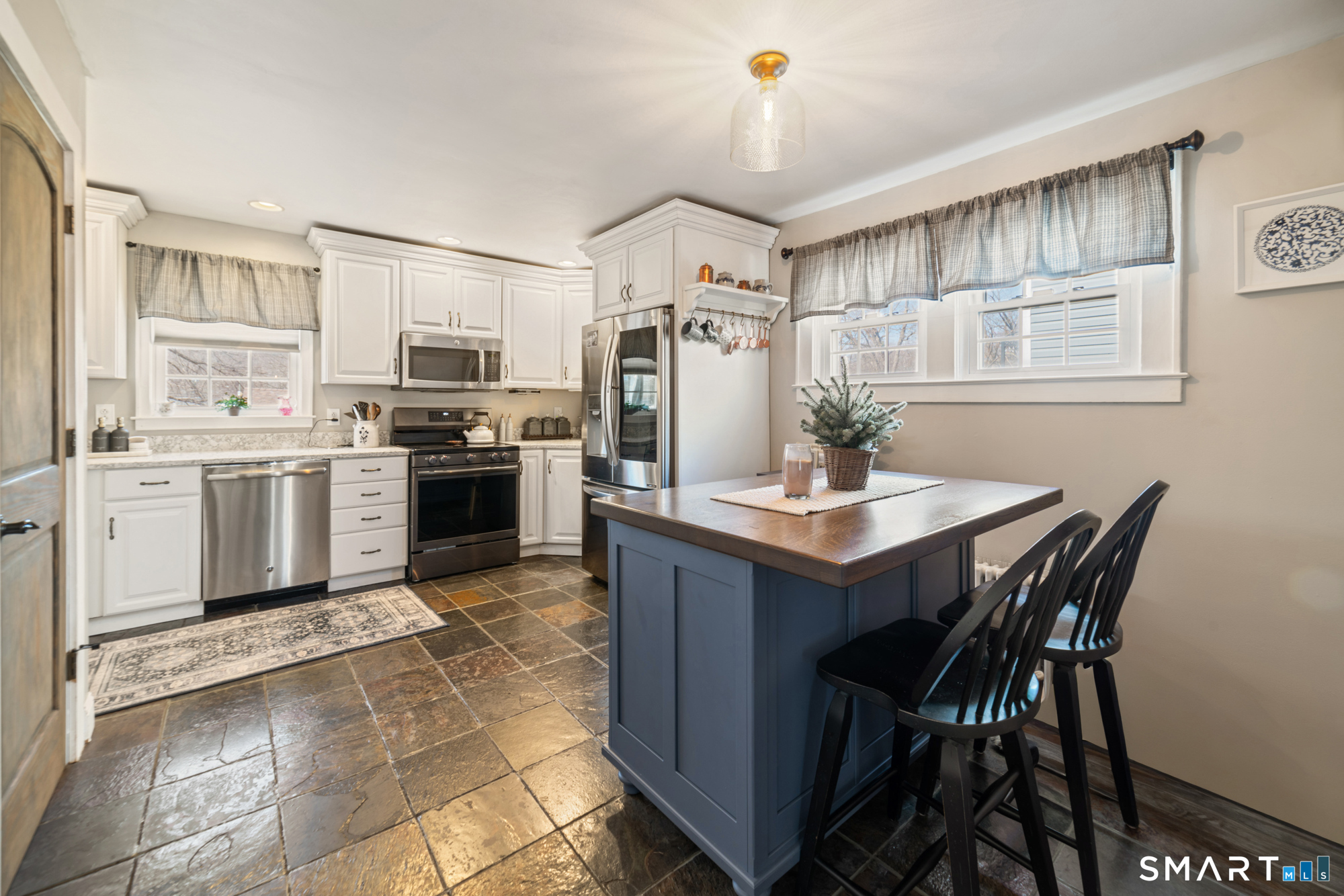 101 Vincent Road Bristol, CT 06010 - Photo 13 of 37