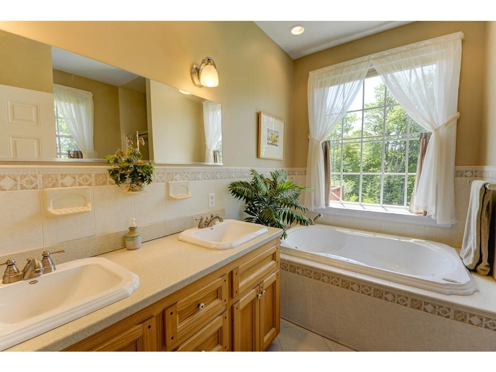 853 Hilltop Road Littleton, NH 03561 - Photo 15 of 36