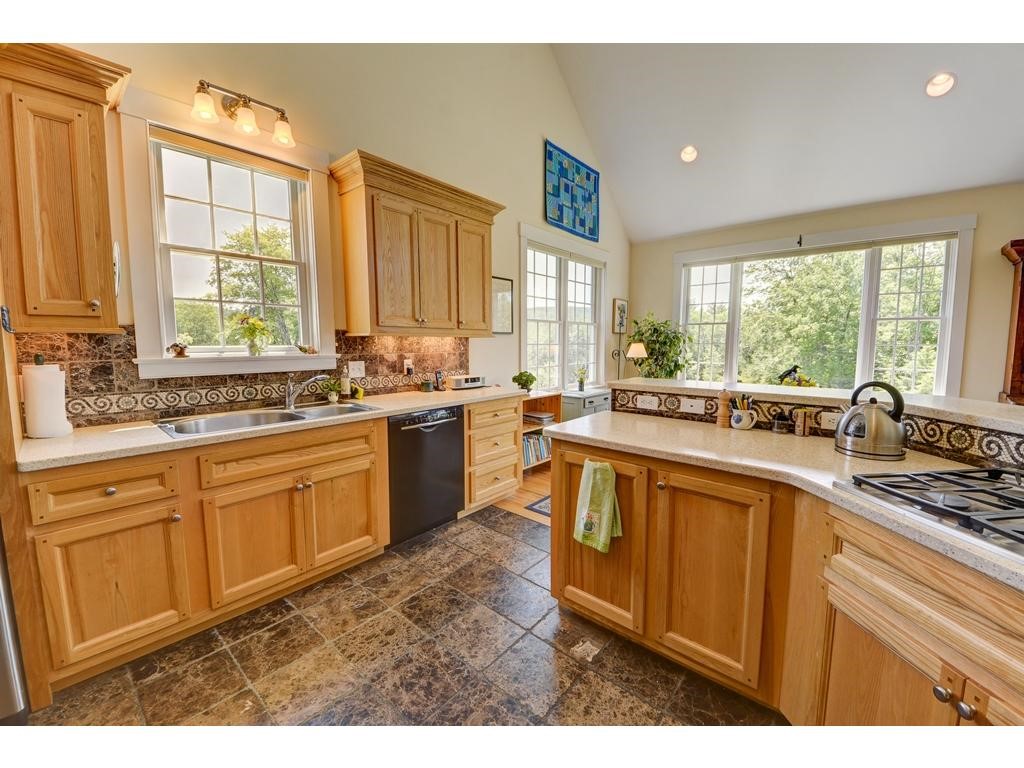 853 Hilltop Road Littleton, NH 03561 - Photo 10 of 36
