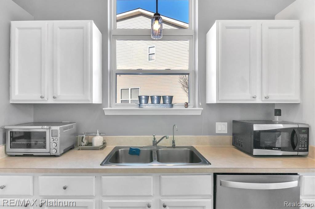 4961 Carrington Drive Rochester, MI 48306 - Photo 10 of 37
