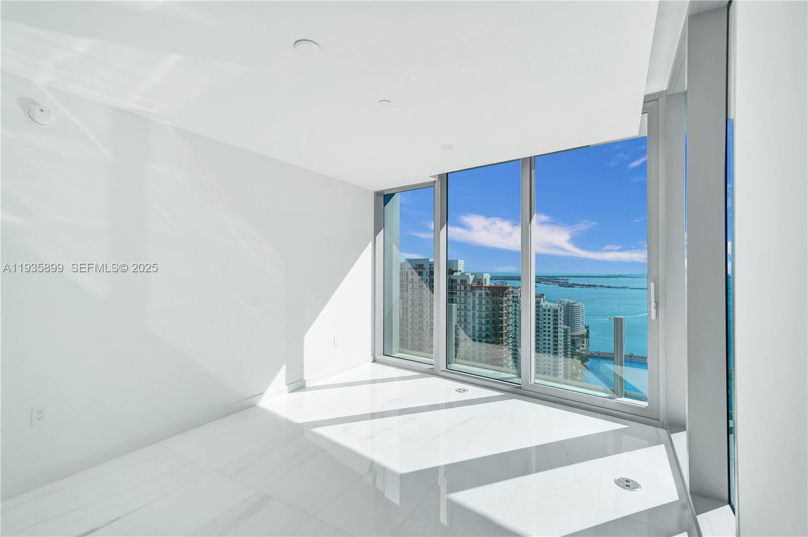 300 Biscayne Blvd Way, Unit 3605W Miami, FL 33131 - Photo 44 of 65 a view of an entryway