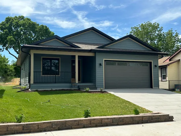 $300,000 | 2010 14th Street South, La Crosse, WI 54601