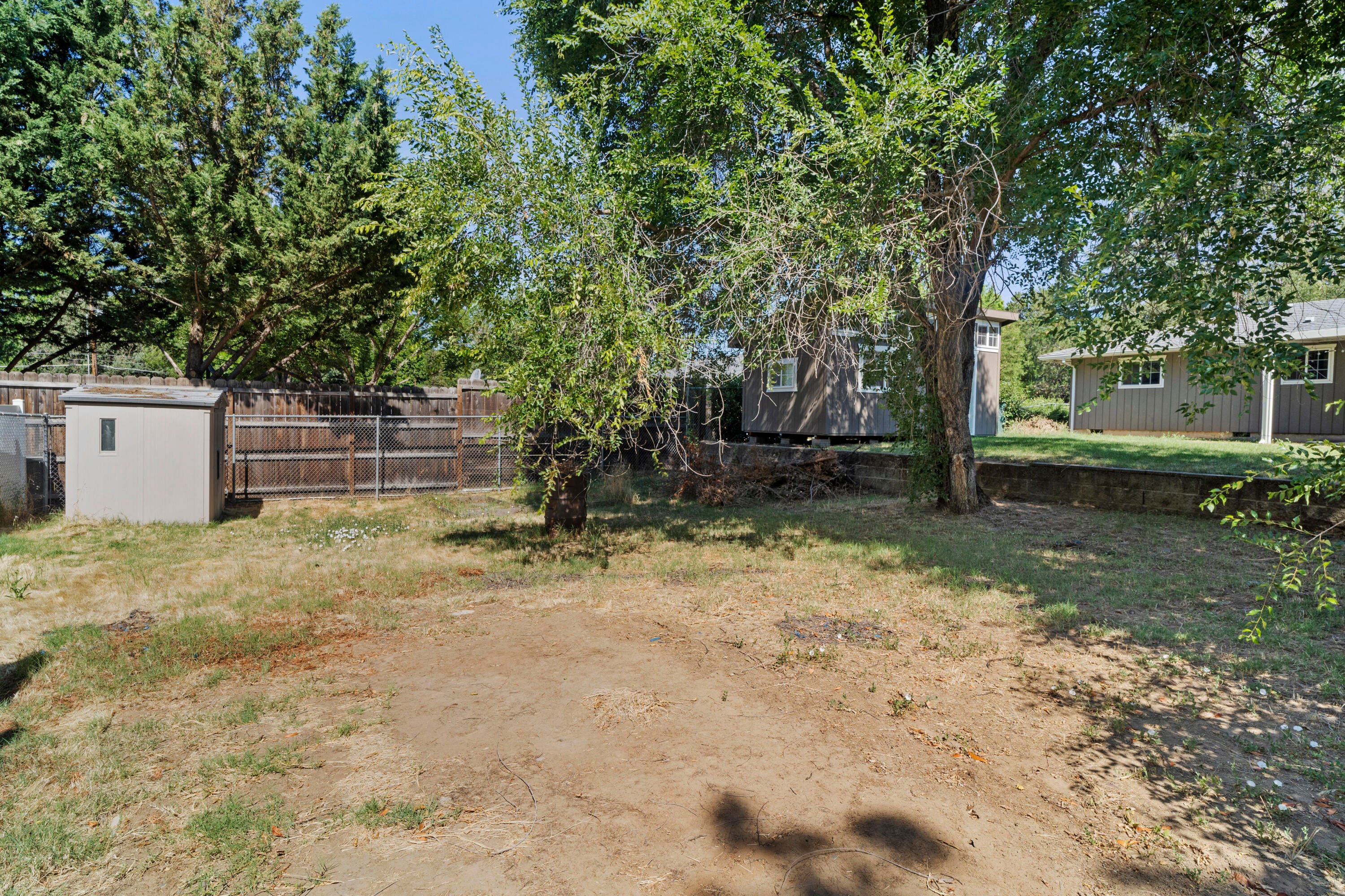 2116 Crestbrook Road Medford, OR 97504 - Photo 25 of 26 Lower lot section