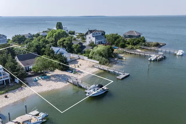 $3,395,000 | 38 East Beach Drive, Southampton, NY 11968