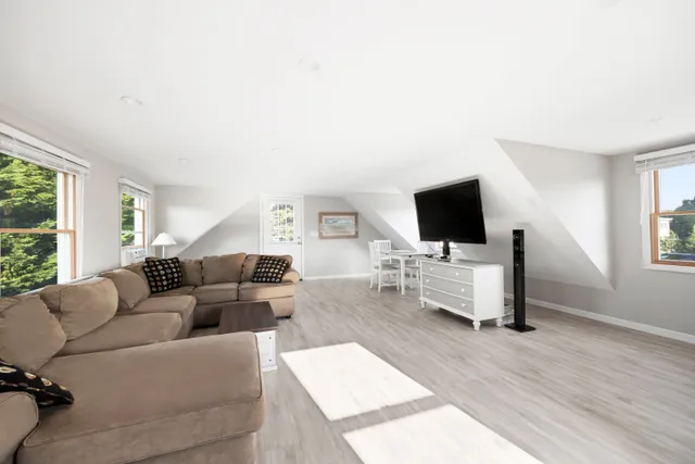 $3,395,000 | 38 East Beach Drive, Southampton, NY 11968