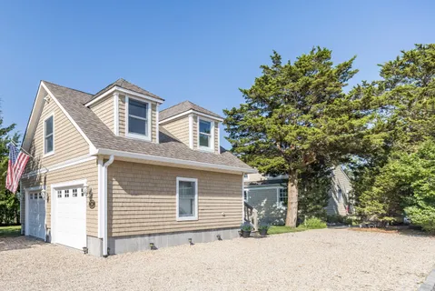 $3,395,000 | 38 East Beach Drive, Southampton, NY 11968