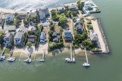 $3,395,000 | 38 East Beach Drive, Southampton, NY 11968